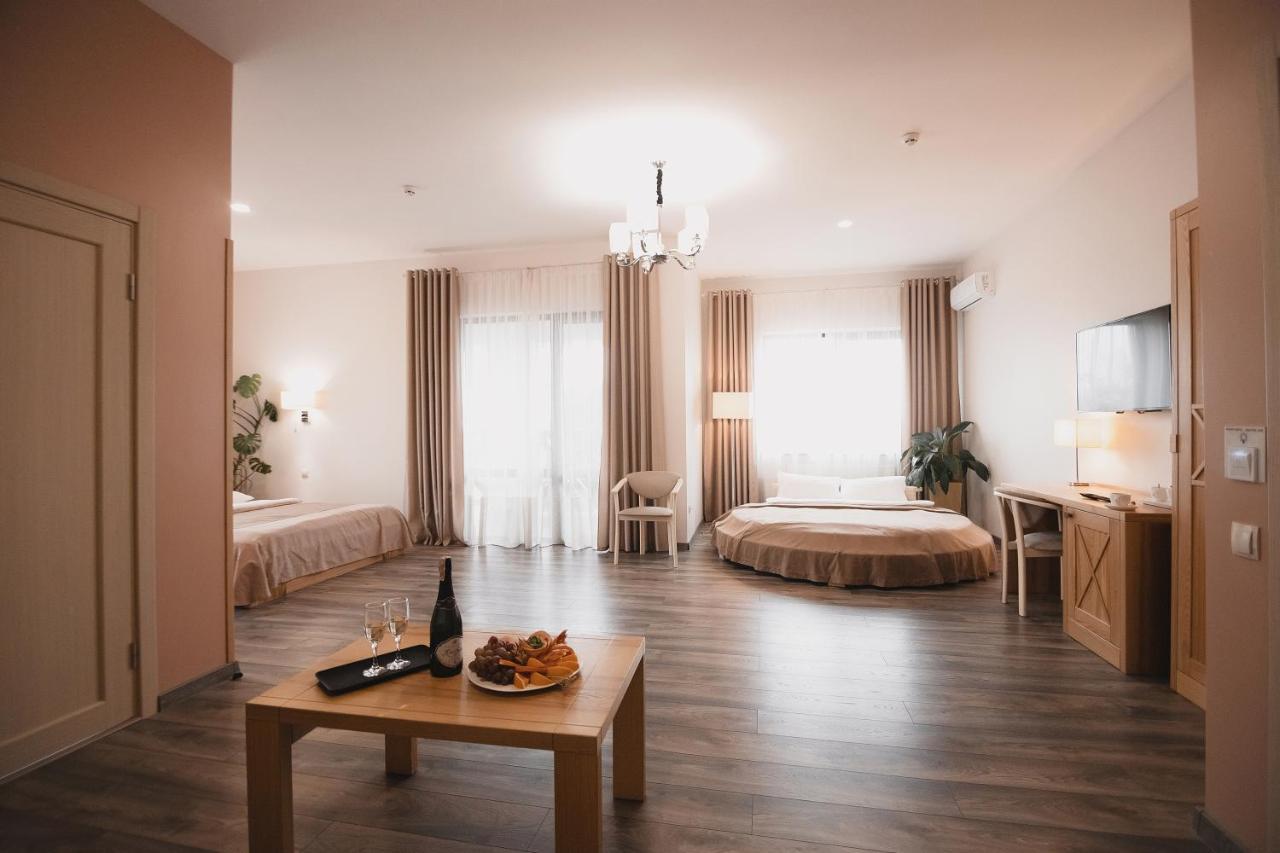 Sofia Hotel Velka Omeljana Eksteriør bilde